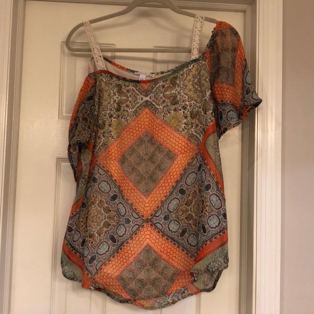 Great cold shoulder or not shirt